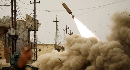 Lực lượng phản ứng nhanh của Iraq phóng tên lửa nhằm vào IS ở Mosul, Iraq, ngày 11/3/2017.